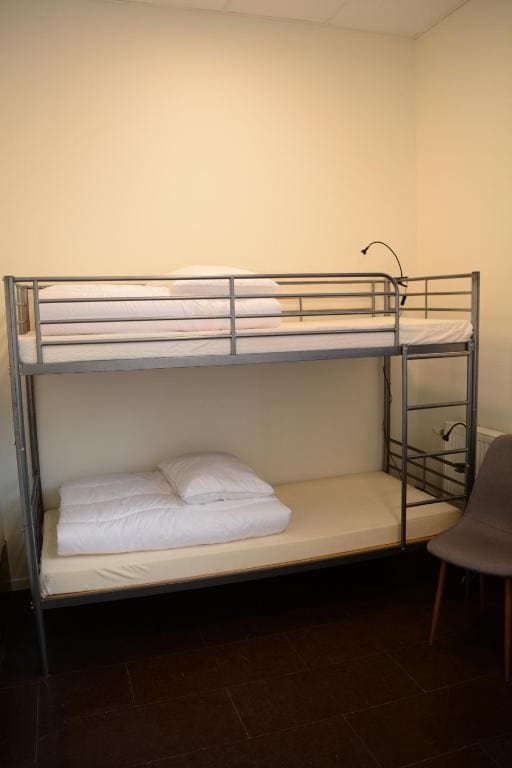 Triple Room with Shared Bathroom room - Image 2