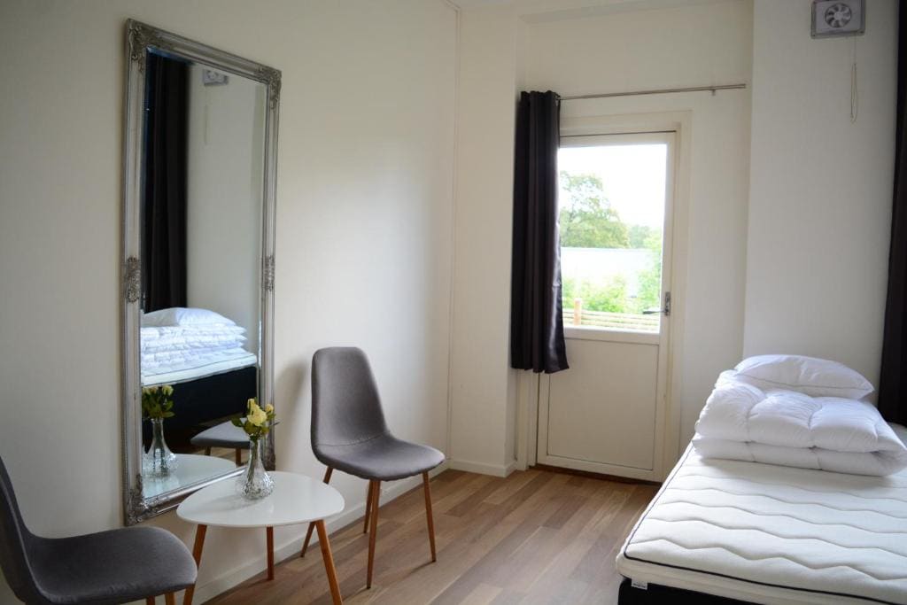 Triple Room with Shared Bathroom room - Image 1