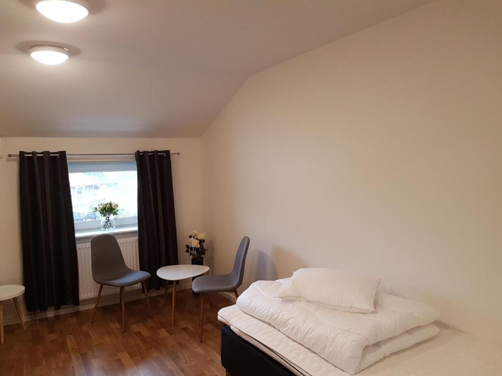 Twin Room with Shared Bathroom room - Image 1