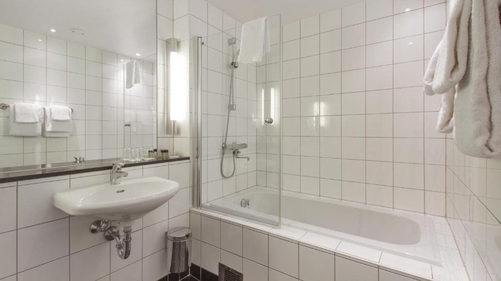 Premium King Room - Non-Smoking room - Image 3