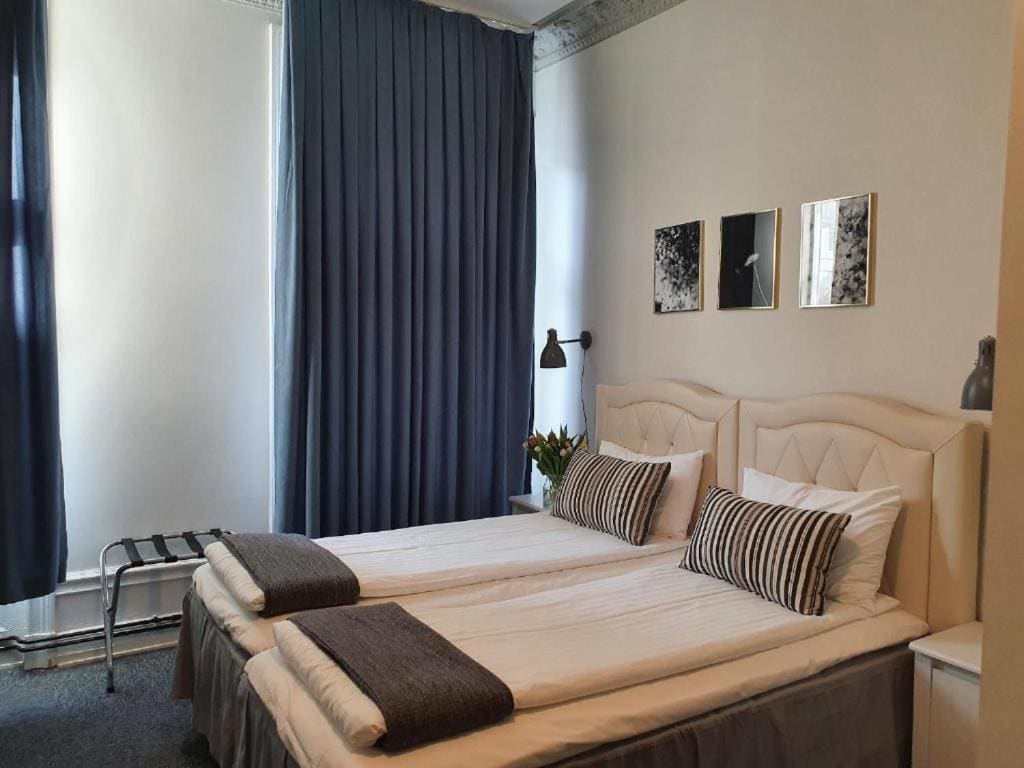 Superior Twin Room - Non-Smoking room - Image 3