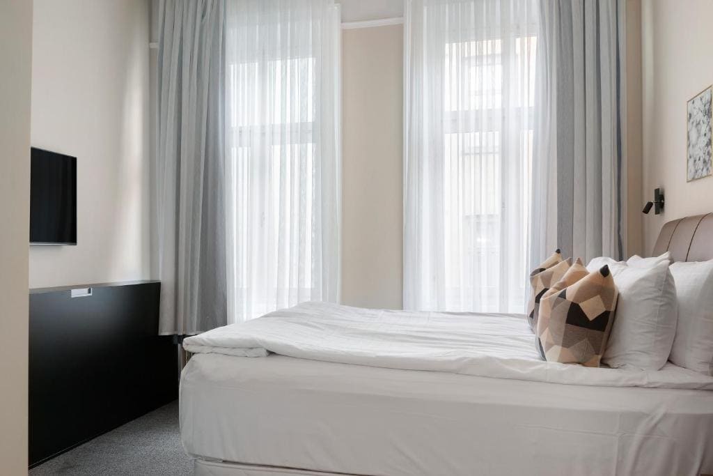 Economy Family Room with Queen Bed and Wall Bed - Non-Smoking room - Image 1