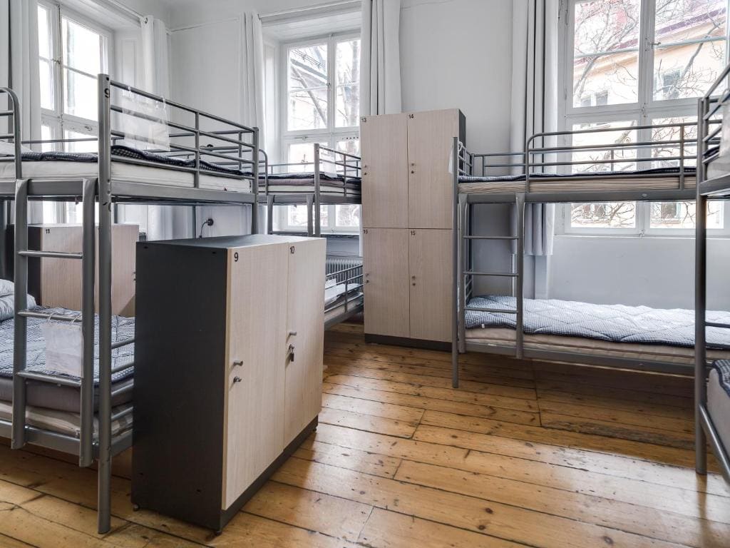 Bed in 16-Bed Mixed Dormitory Room - quiet street view room - Image 2