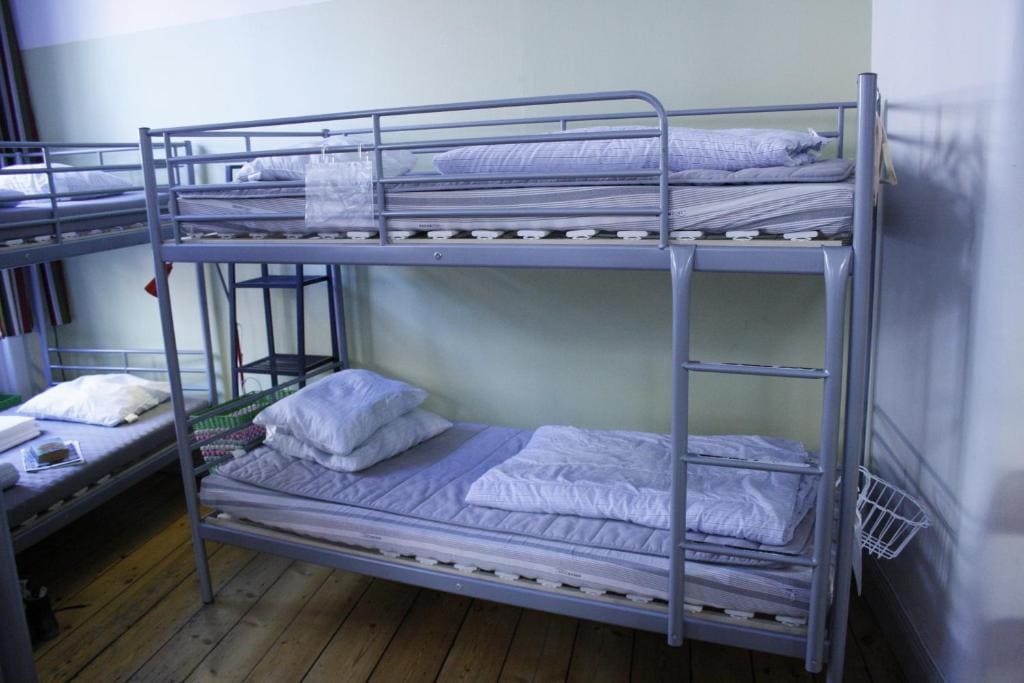 Bed in 16-Bed Mixed Dormitory Room - quiet street view room - Image 3