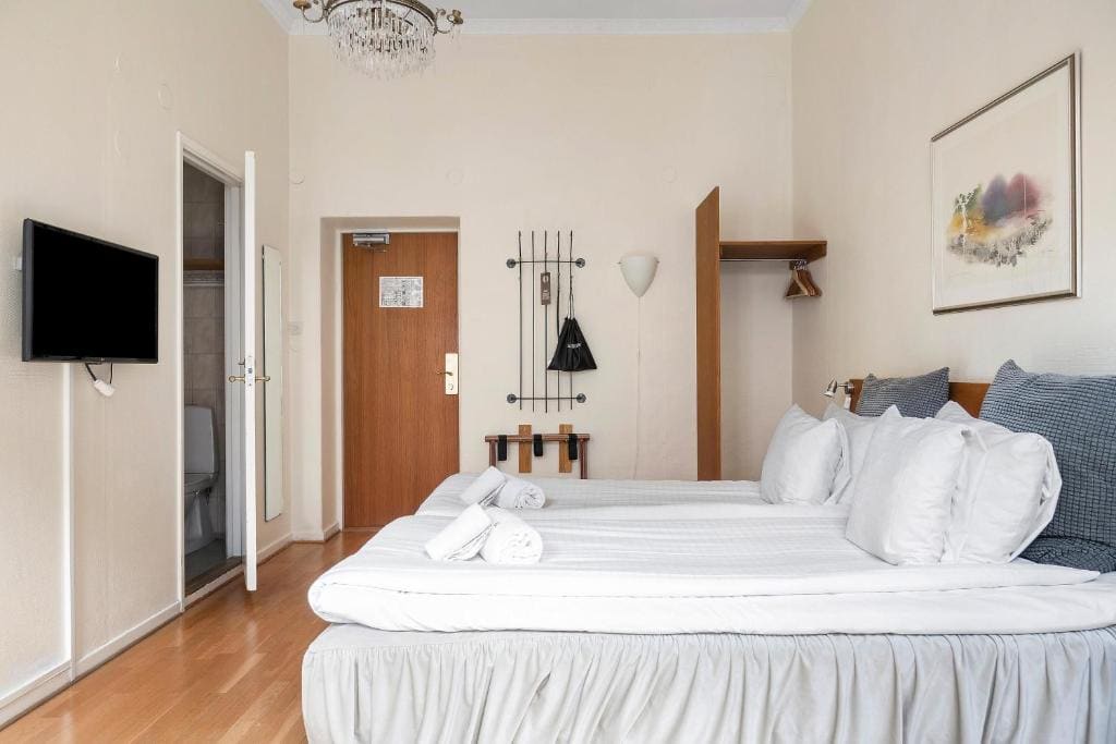 Standard Queen Room - Non-Smoking room - Image 3