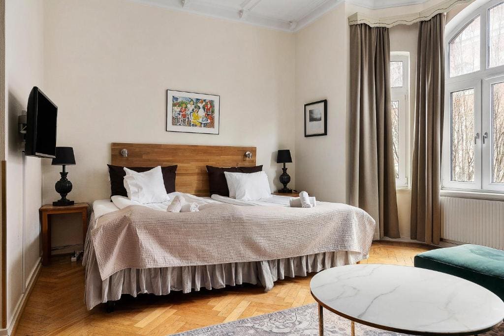 Deluxe King Room - Non-Smoking room - Image 1