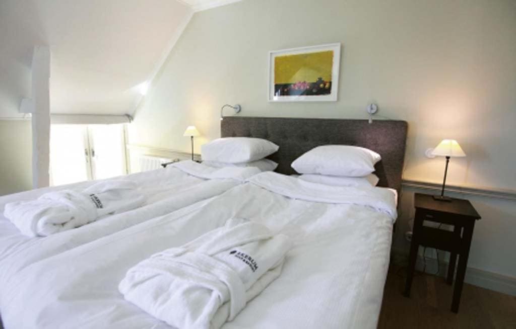 Two-Bedroom Suite with Ocean View room - Image 3