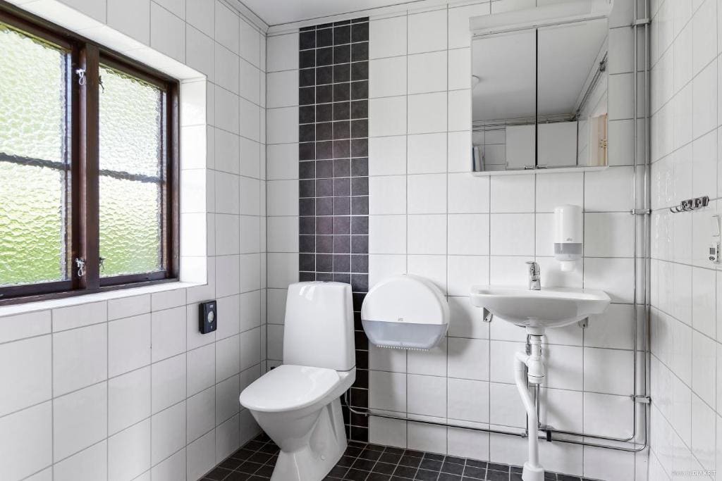 One-Bedroom House room - Image 3