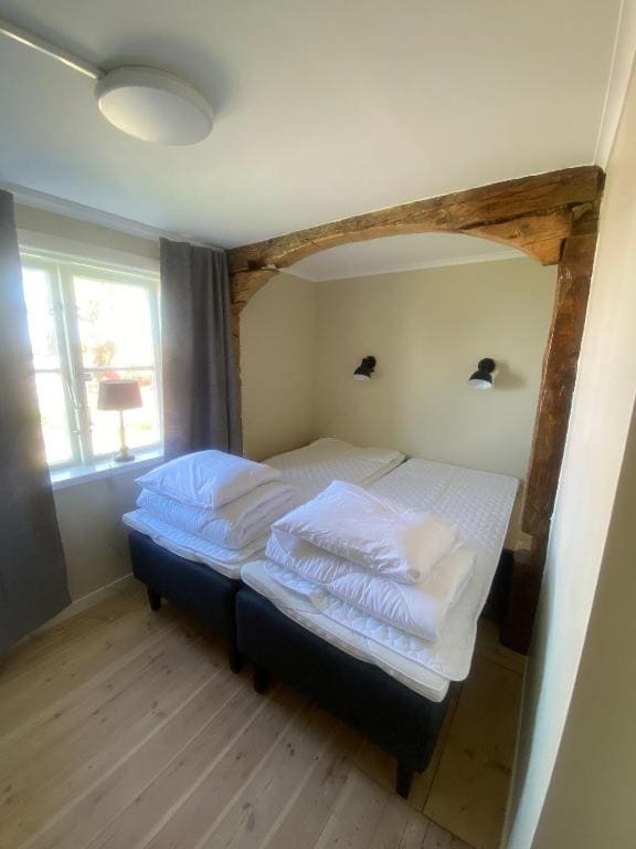 Vacation Home room - Image 1