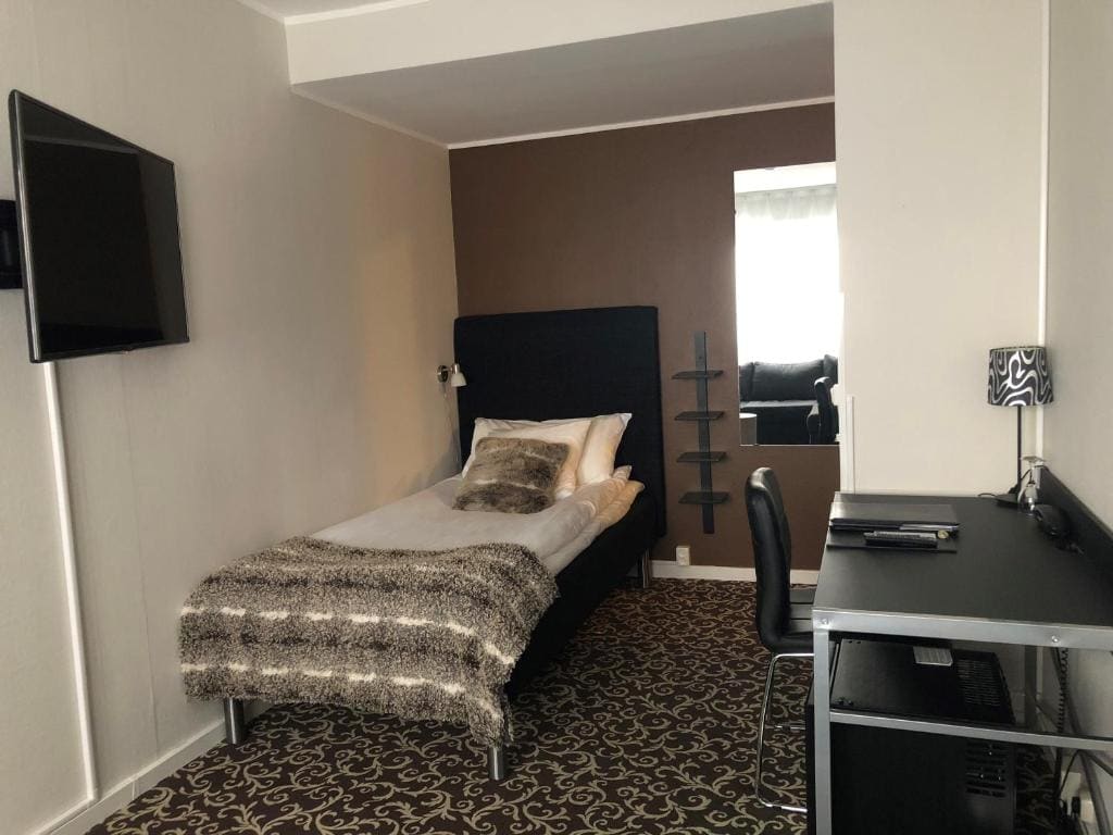 Single Room with Sofa Bed room - Image 2