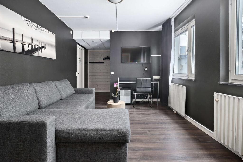 Superior Family Room room - Image 3