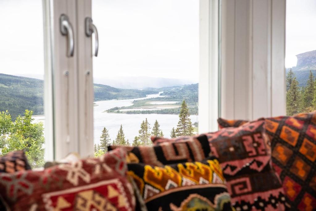 Deluxe Double or Twin Room with Lake View room - Image 1