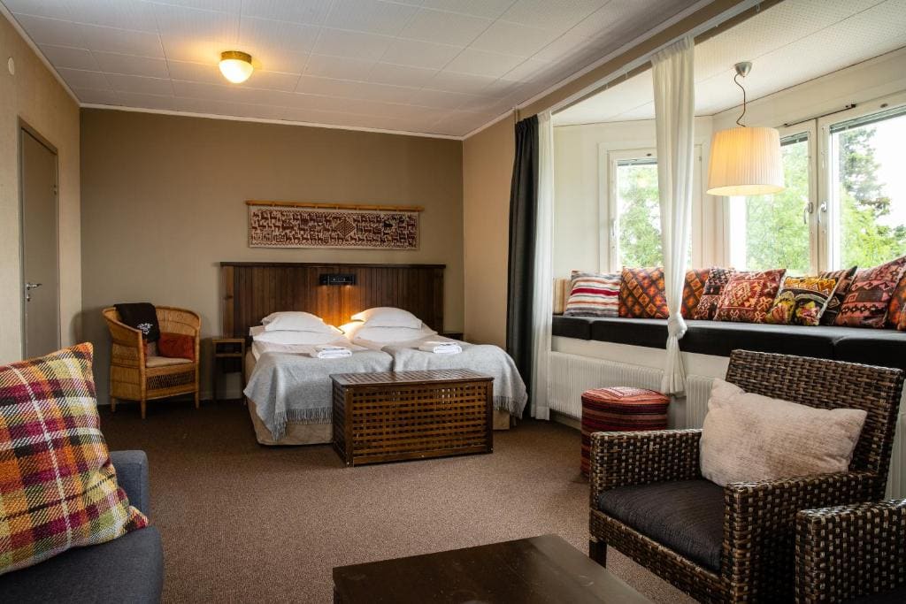 Deluxe Double or Twin Room with Lake View room - Image 3