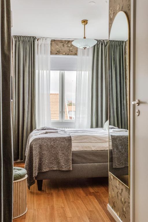 Deluxe Family Room room - Image 2