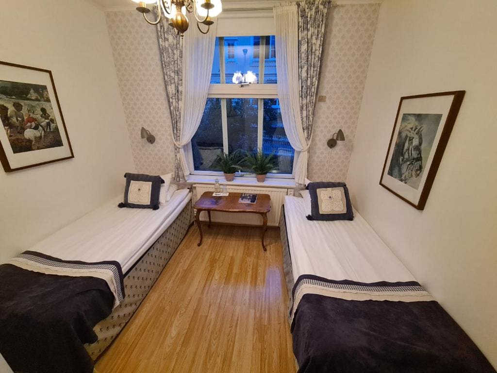 Standard Twin Room with Private Bathroom room - Image 1