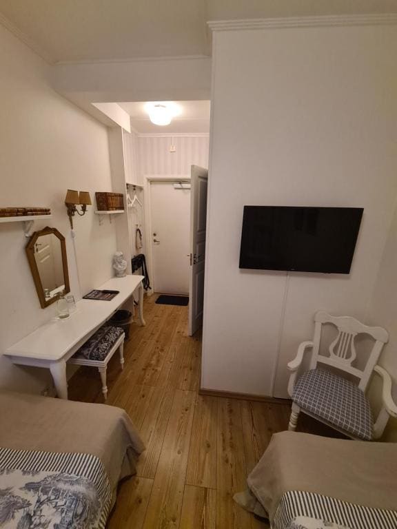 Standard Twin Room with Private Bathroom room - Image 2