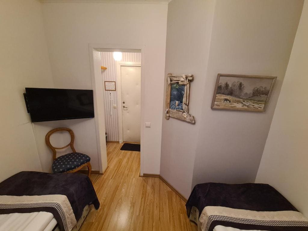 Standard Twin Room with Private Bathroom room - Image 3