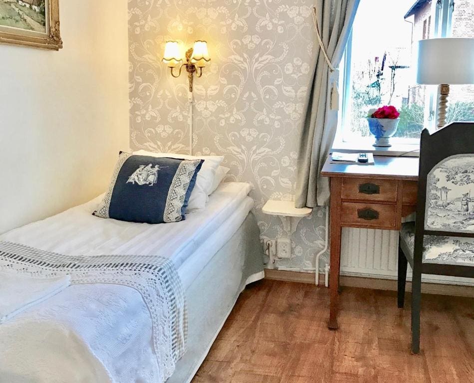 Single Room with Shared Shower and Toilet room - Image 2