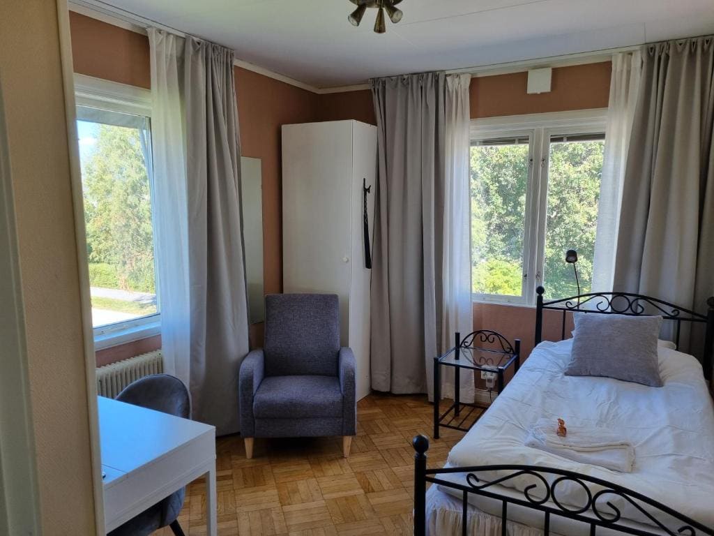 Small Single Room room - Image 2
