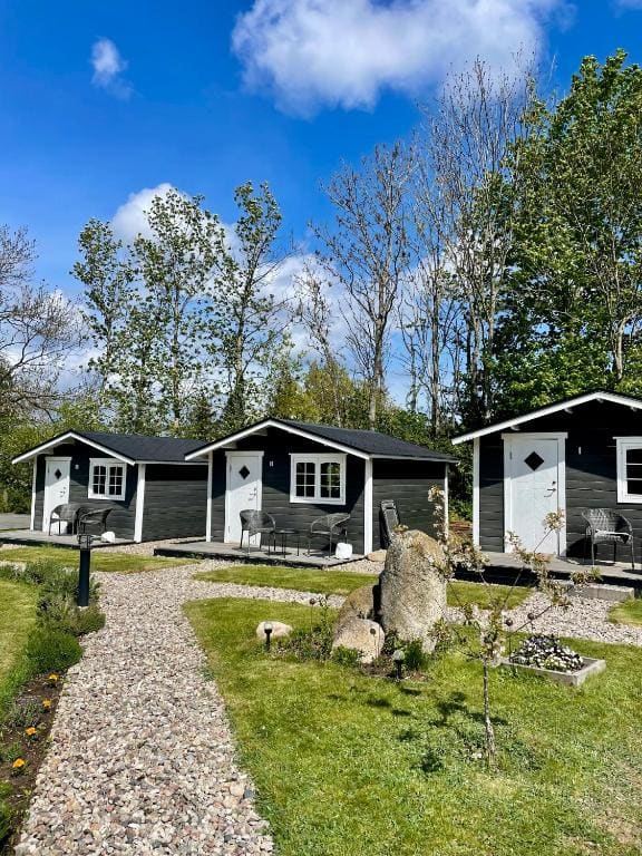 Cottage with Shared Bathroom room - Image 1