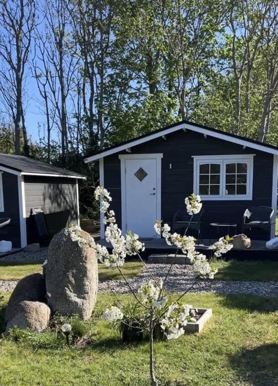 Cottage with Shared Bathroom room - Image 2