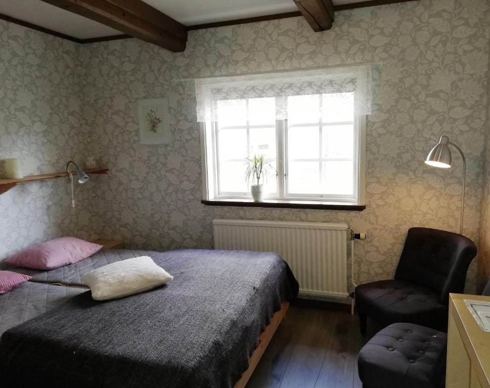 Basic Triple Room with Shared Bathroom room - Image 1