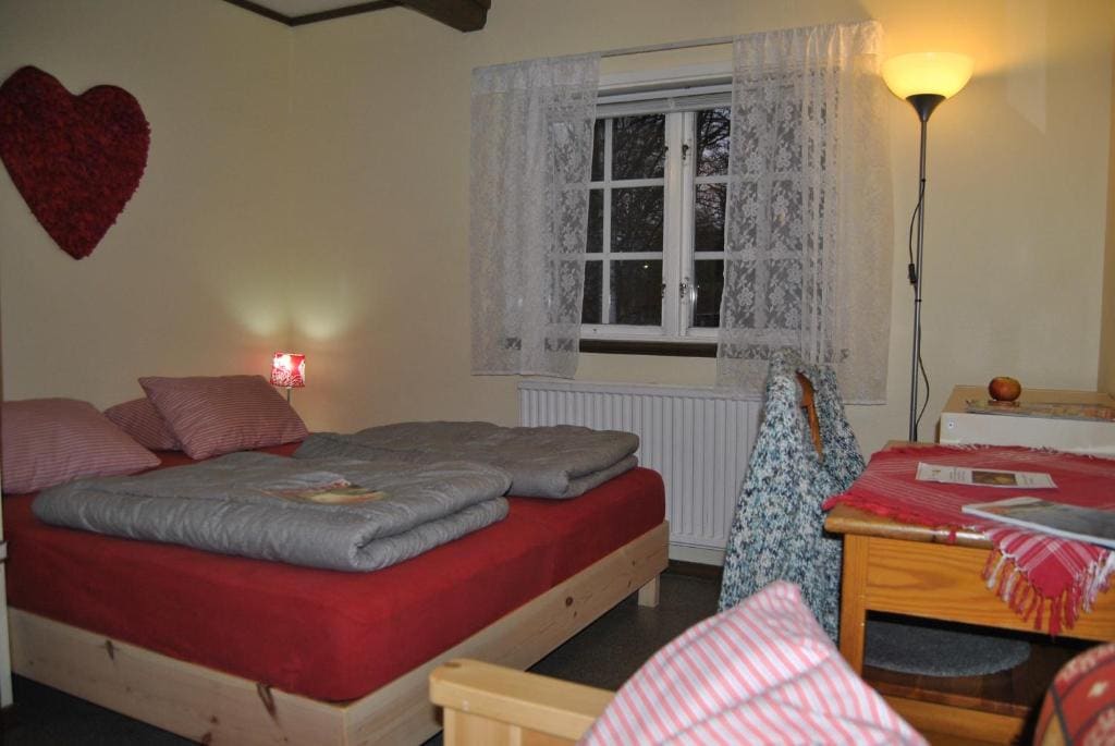 Quadruple Room with Shared Bathroom room - Image 2