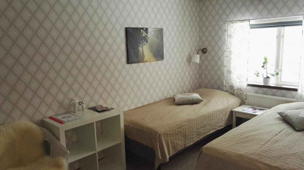 Twin Room with Shared Bathroom room - Image 3