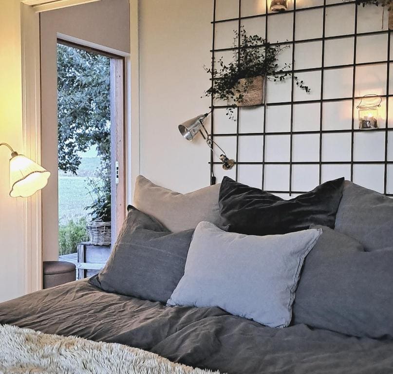 One-Bedroom House room - Image 3
