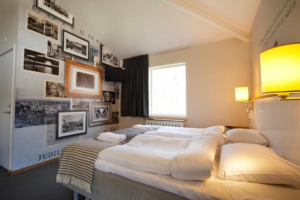 Family Room room - Image 3