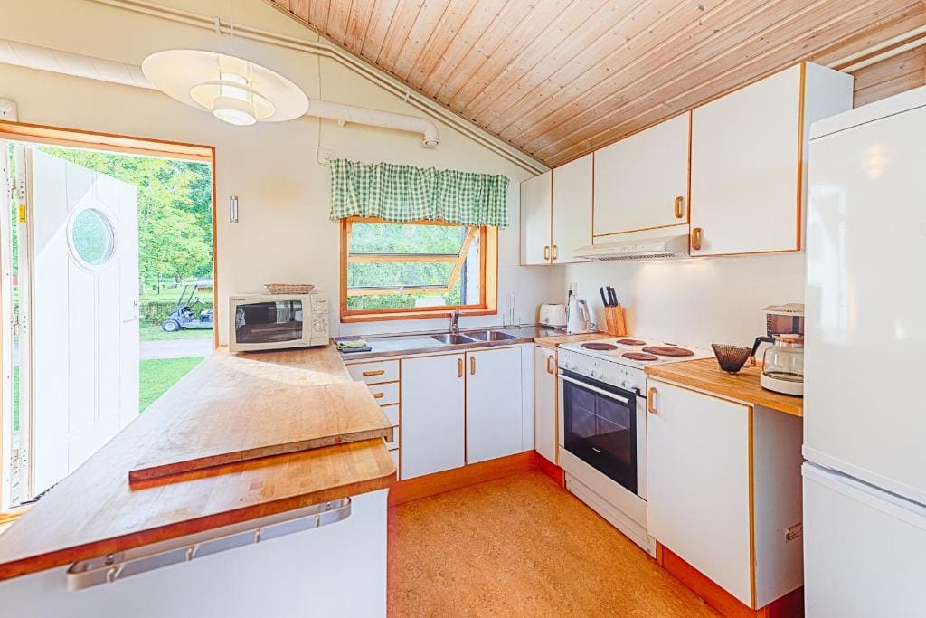 Two-Bedroom House (4 Adults) room - Image 1