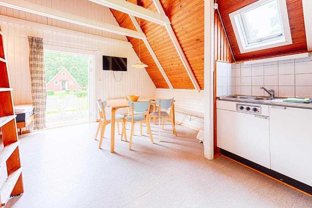 Cottage with Shower (4 Adults + 2 Children) room - Image 3