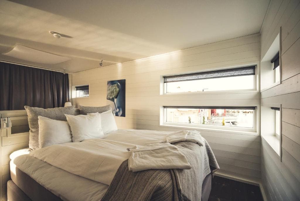 One-Bedroom Suite with Sea View room - Image 1