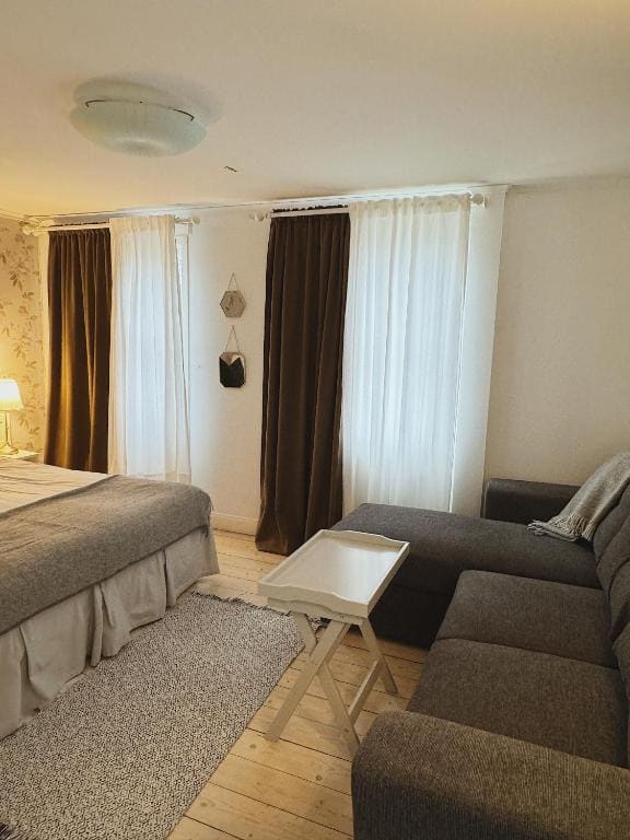 Standard Family Room room - Image 2