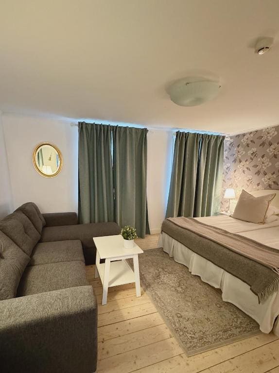 Standard Family Room room - Image 3