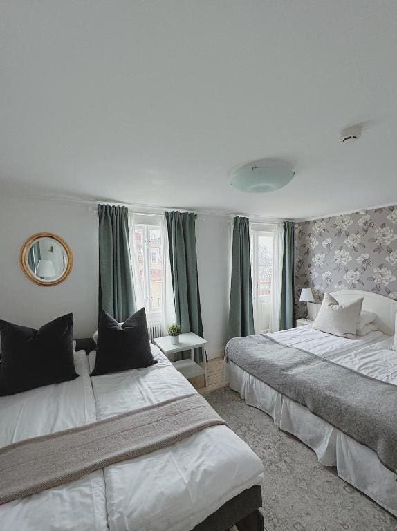 Standard Family Room room - Image 1