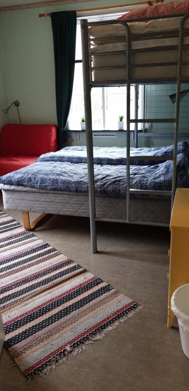 Basic Triple Room with Shared Bathroom room - Image 2