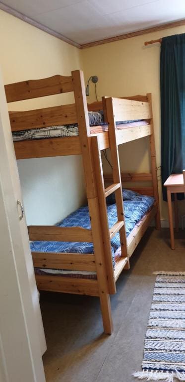Economy Quadruple Room room - Image 2