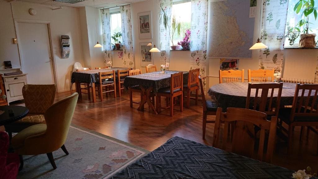 Economy Triple Room with Shared Bathroom room - Image 2