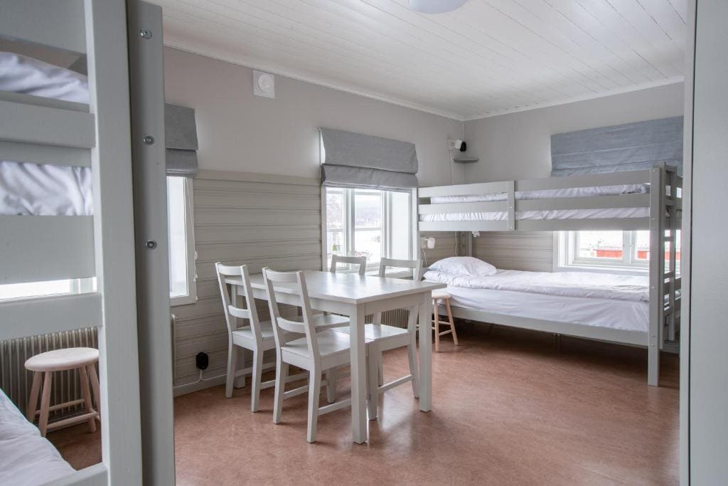Family Room with Bathroom room - Image 1