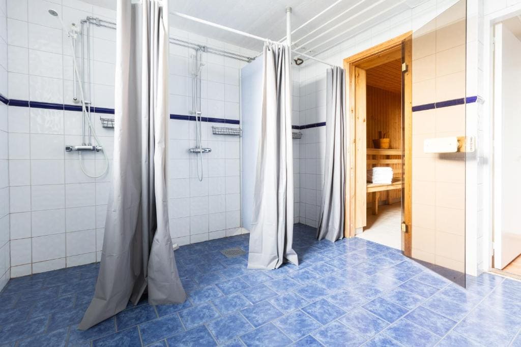 Superior Quadruple Room room - Image 3