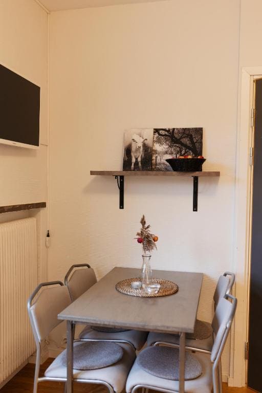 Three-Bedroom Apartment room - Image 3