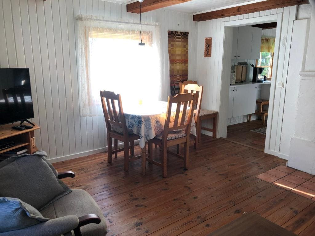 One-Bedroom Cottage room - Image 3