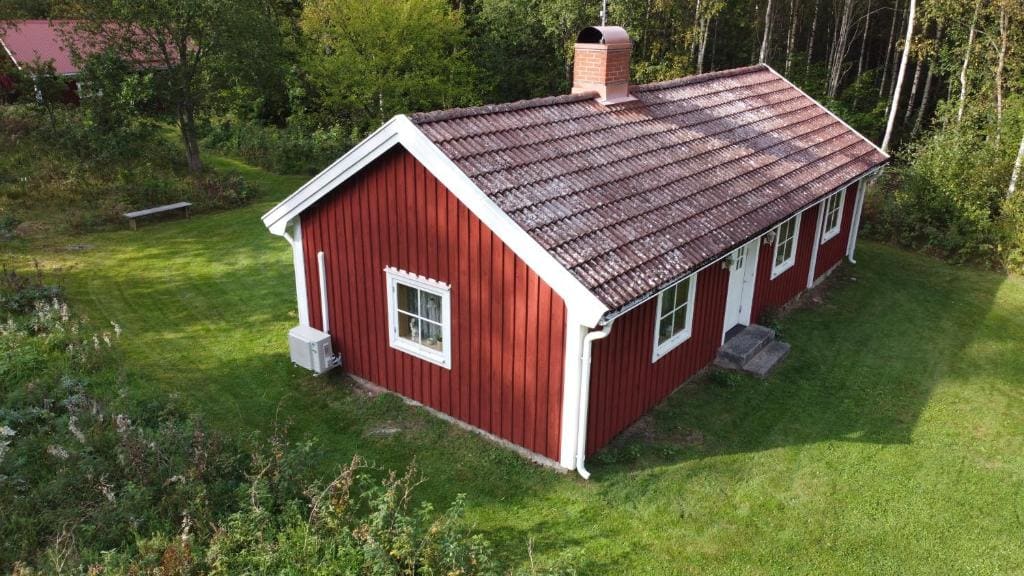 One-Bedroom Cottage room - Image 2