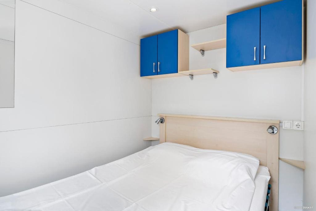 Mobile Home room - Image 2