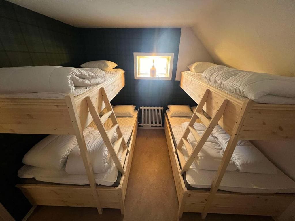 Superior Quadruple Room room - Image 2
