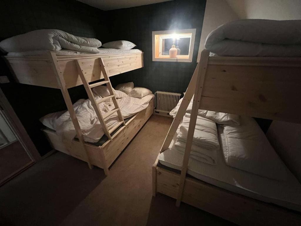 Superior Quadruple Room room - Image 3