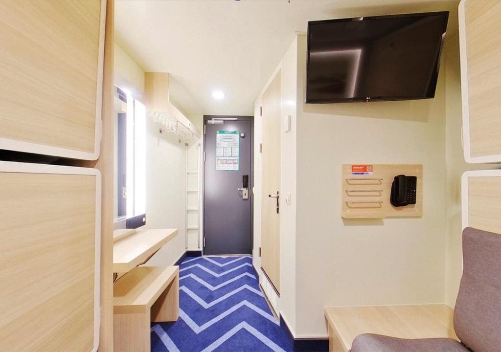 Inside Four room - Image 1