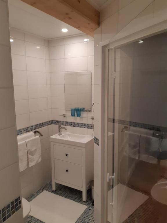 Deluxe Double Room with Shower room - Image 1