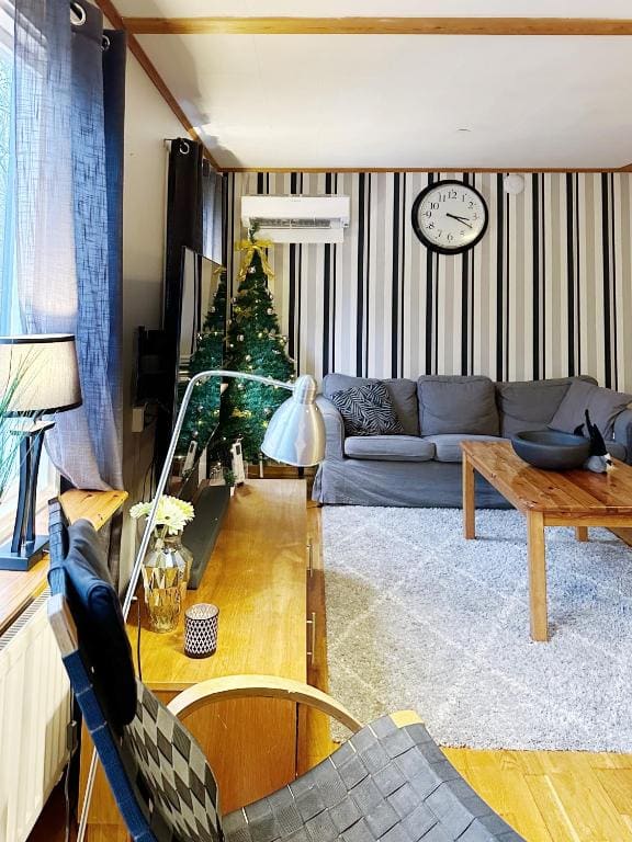 Three-bedroom House - Pets Allowed room - Image 1